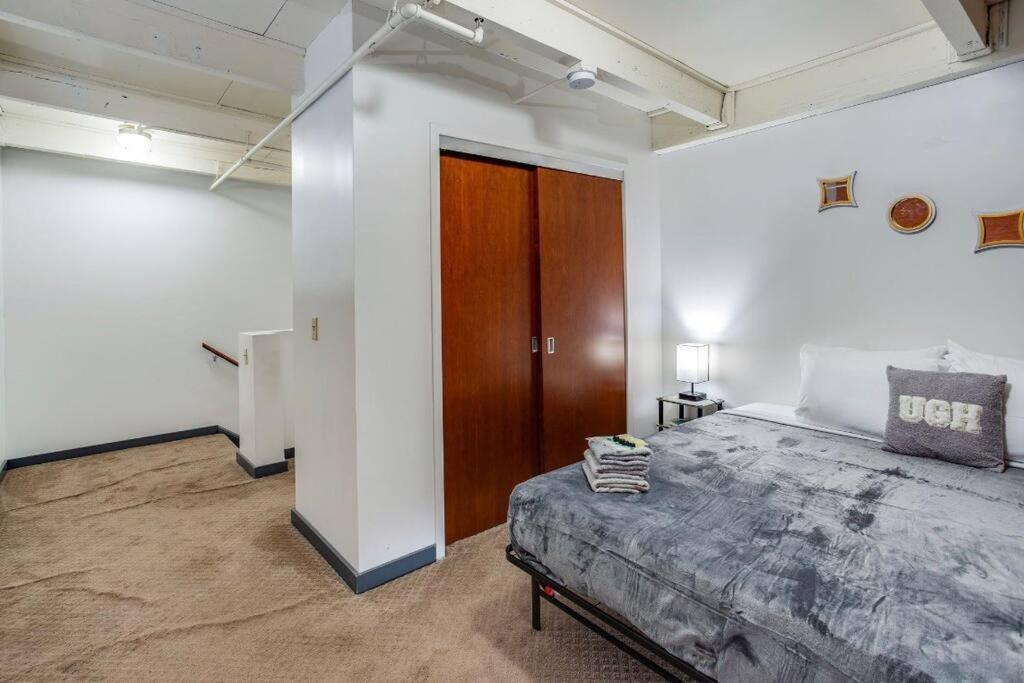 Apartamento Centric Modern Loft W/ King Beds Rochester Exterior foto