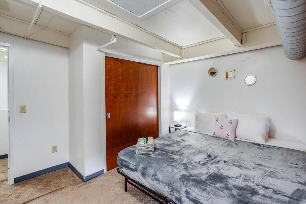 Apartamento Centric Modern Loft W/ King Beds Rochester Exterior foto
