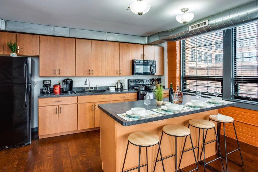 Apartamento Centric Modern Loft W/ King Beds Rochester Exterior foto
