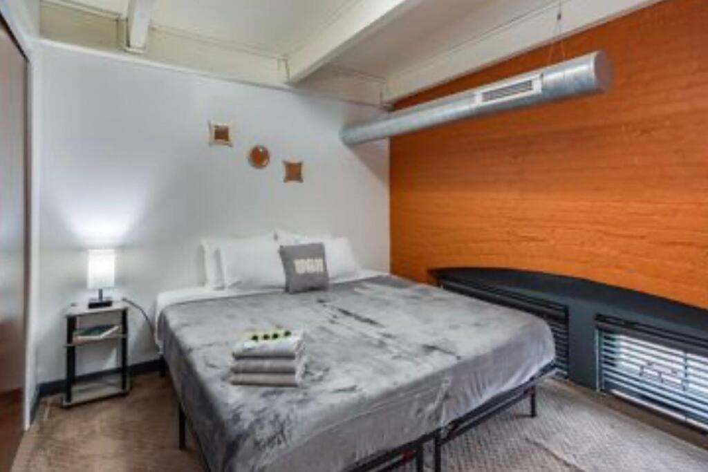 Apartamento Centric Modern Loft W/ King Beds Rochester Exterior foto