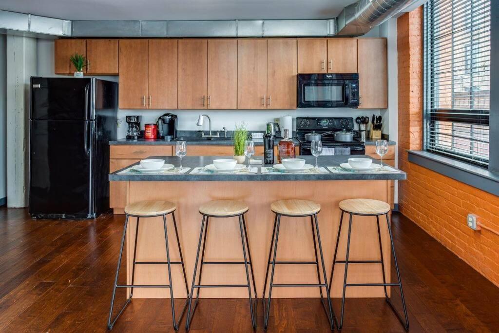Apartamento Centric Modern Loft W/ King Beds Rochester Exterior foto